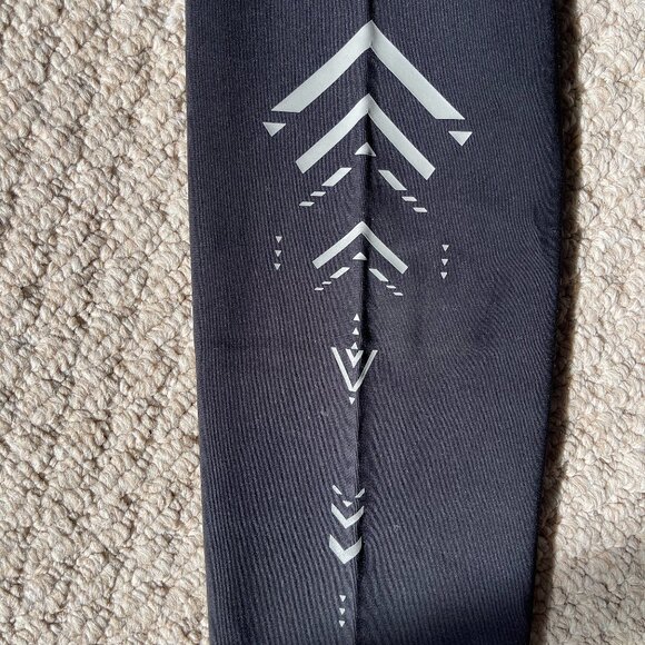 Ivivva High-Rise Everlux Fabric Leggings with Reflective Designs - Black - Picture 3 of 3